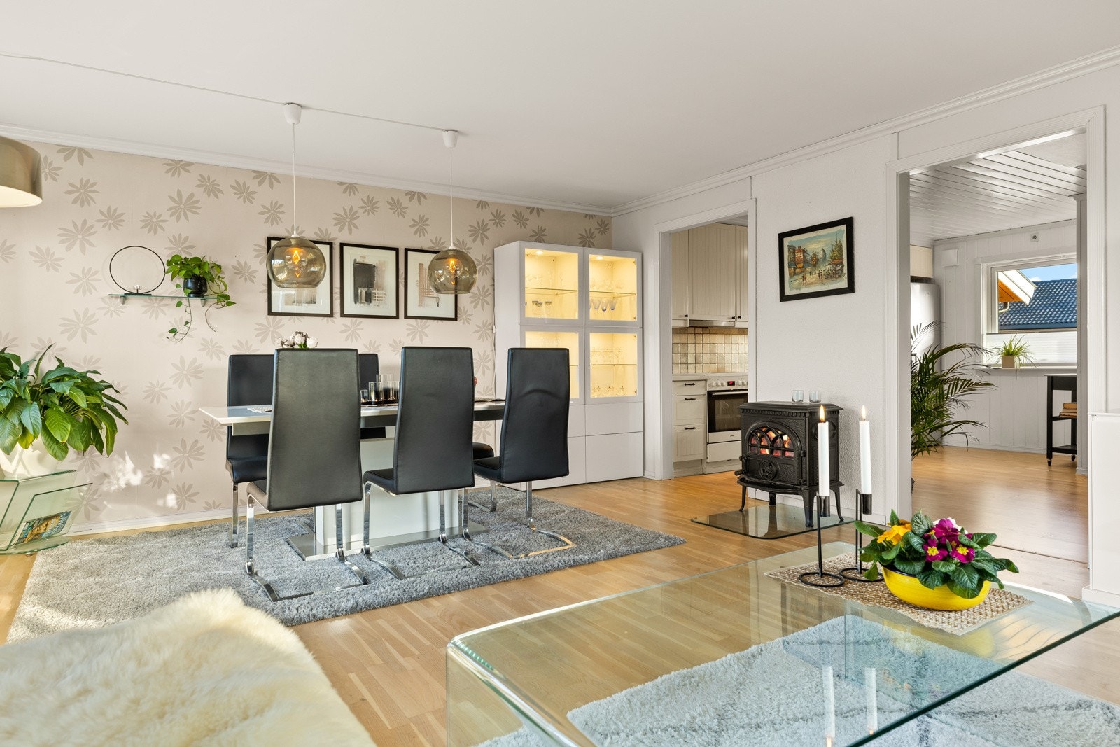 Fra stue mot spisestue Galleribilde