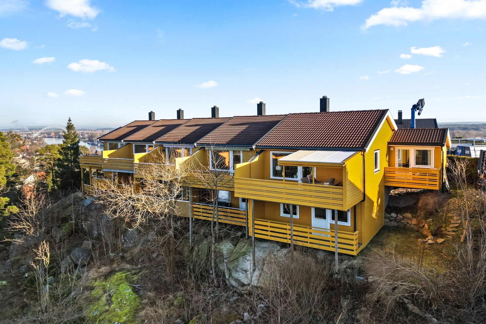 Solrikt rekkehus ved turløypene på Kråkerøy - Har du spørsmål om denne boligen? Kontakt PrivatMegleren v/ Martin Spinnvåg tlf 41656540 Galleribilde