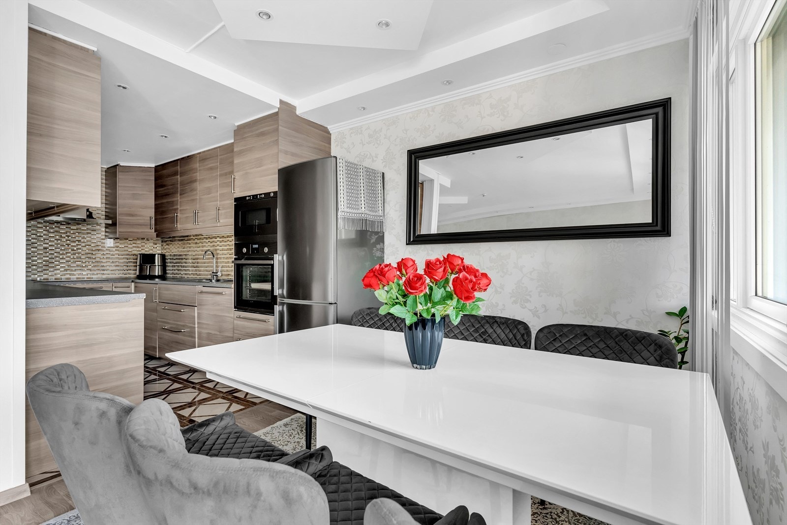 Her er det god plass til en stor spisegruppe, perfekt for hyggelige måltider med hele familien. Galleribilde