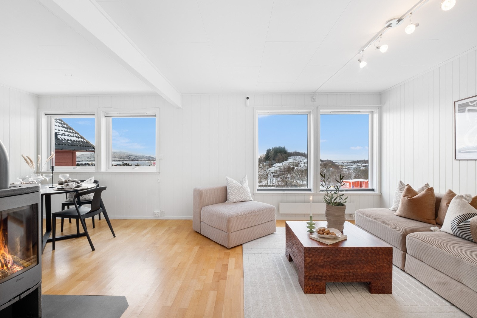 Innholdsrik enebolig over 3 etasjer med 2 bad og 4 soverom Galleribilde