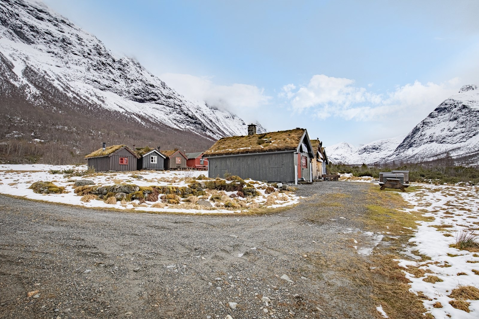 Hytte nr. 2 i andre rekke (hvitt vindu) Galleribilde