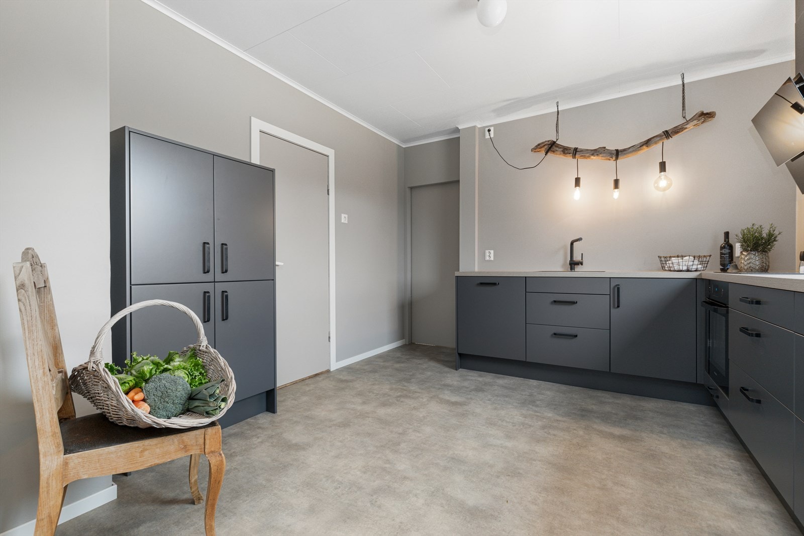 Renovert kjøkken med en god og moderne standard Galleribilde