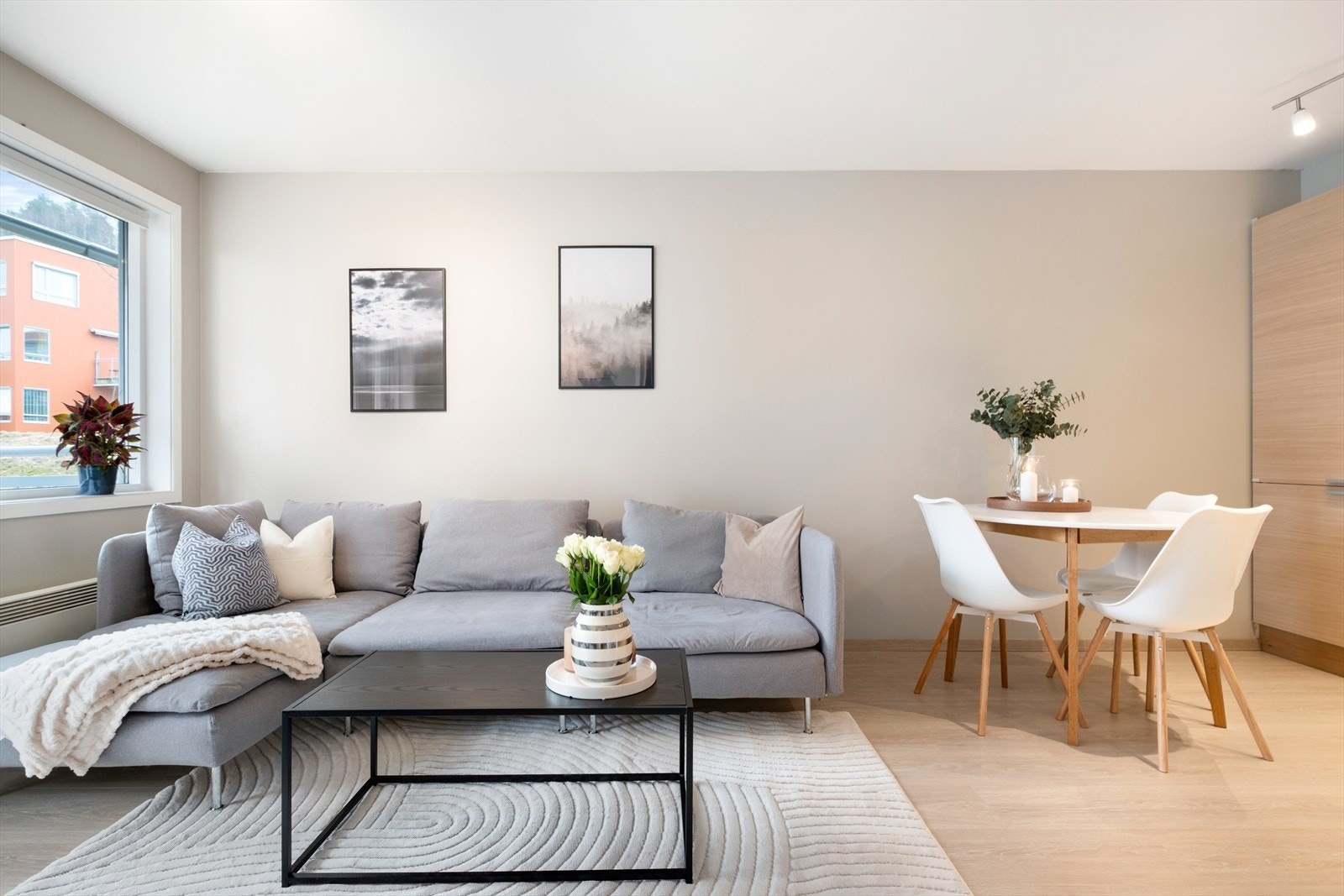 Velkommen til Ove Aasveds veg 4 - En lys 2-romsleilighet med egen utleiedel med flott beliggenhet i 2. etasje Galleribilde