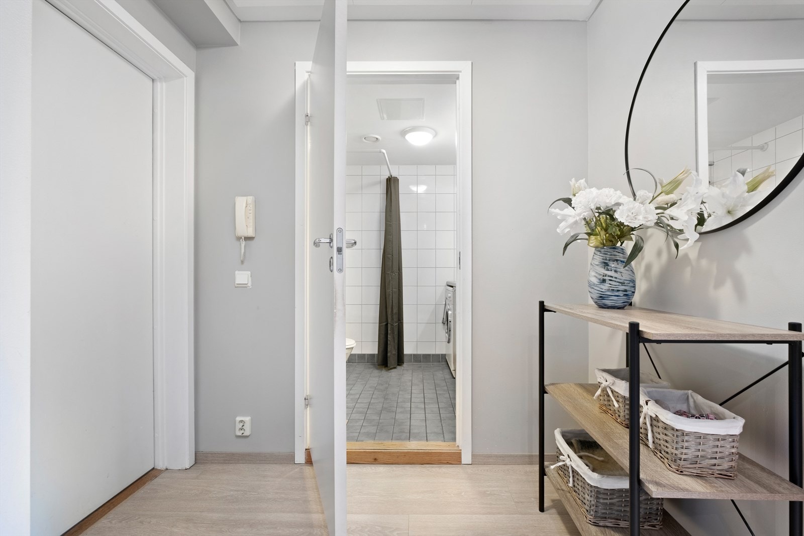 Det medfølger en egen praktisk bod på 5m² i byggets kjeller Galleribilde