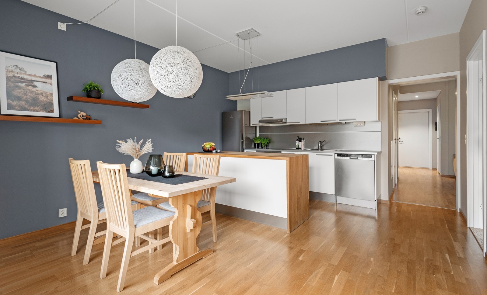 Kjøkkeninnredning fra HTH med sosial øy Galleribilde