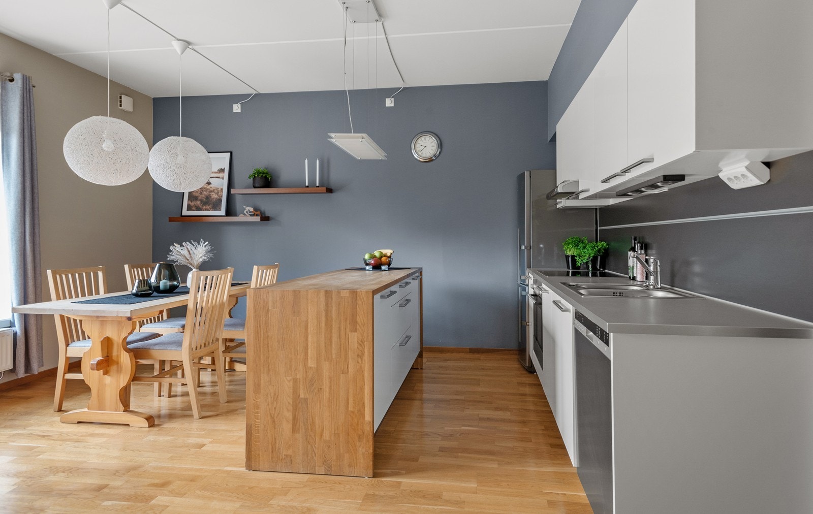 Moderne bygg fra 2010 med flotte fasiliteter Galleribilde