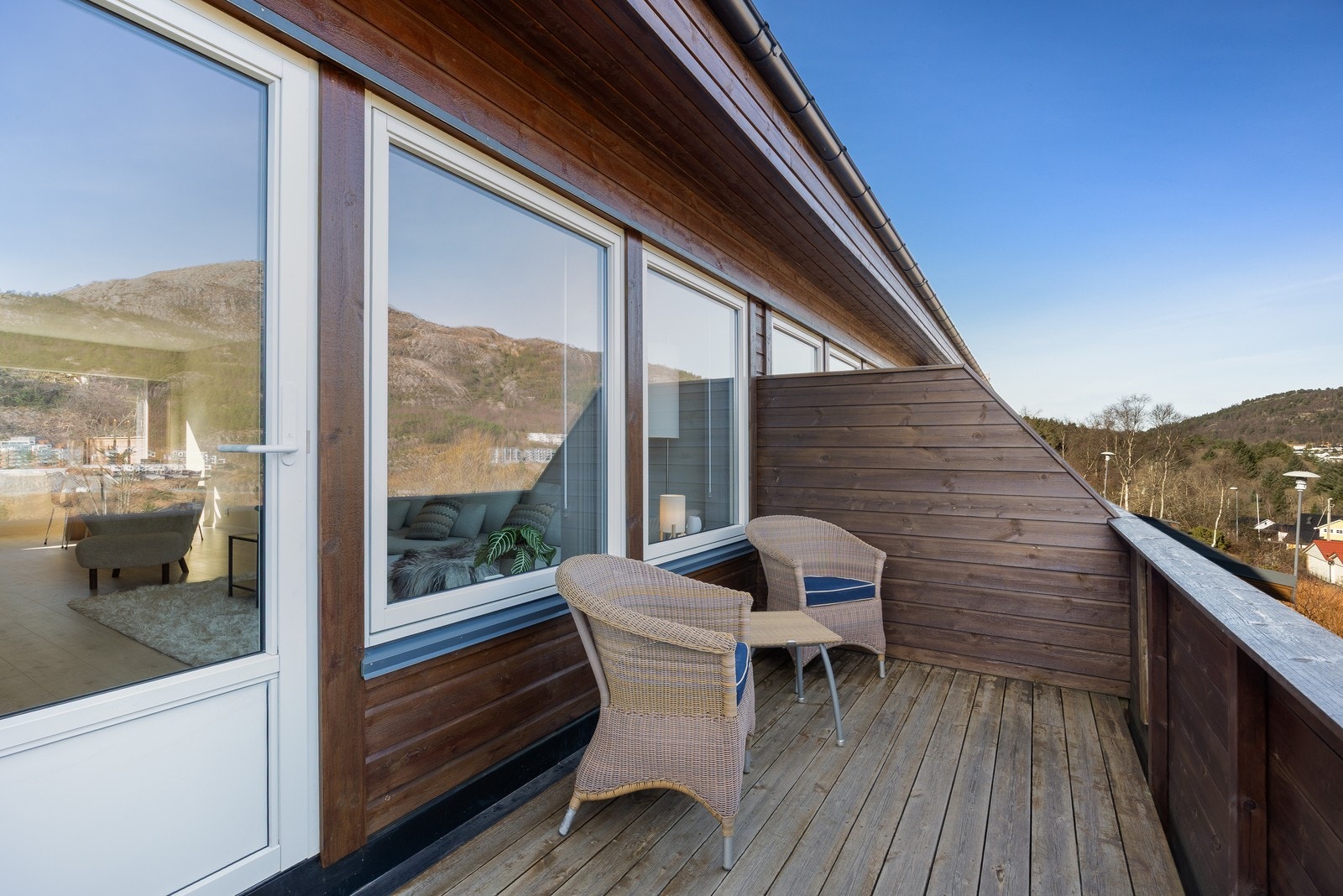 Altanen fra stuen er målt til 8 m². Galleribilde