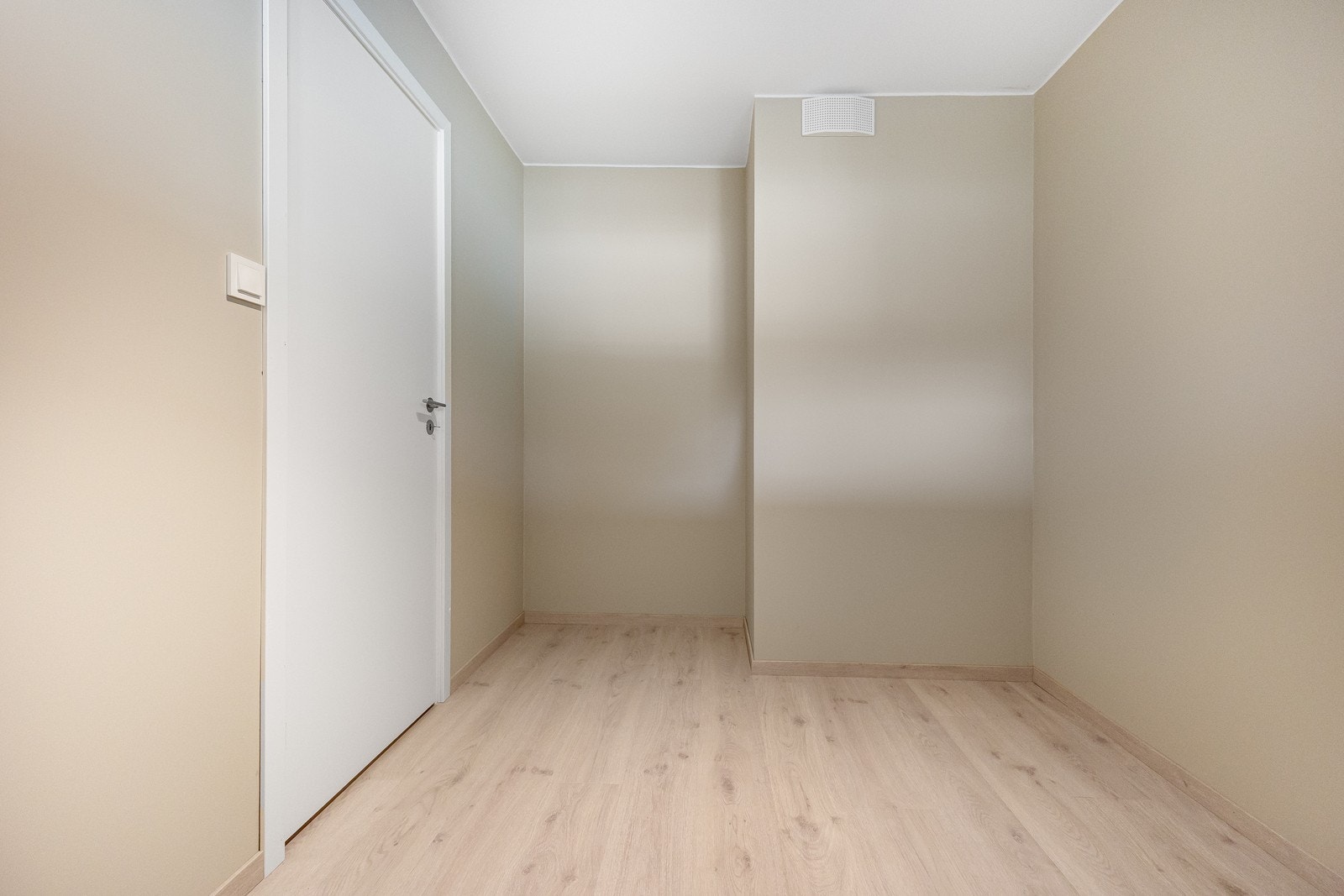 Dette soverommet er målt til 7,40 m² av takstmann. Galleribilde