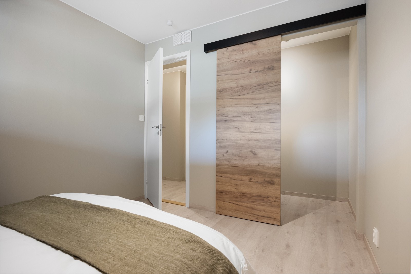 Her er det også tilrettelagt for eget "walk in" closet. Galleribilde