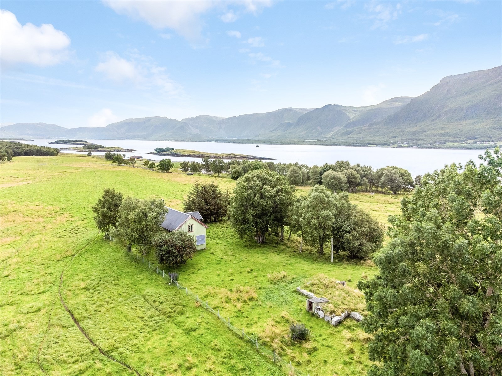 Påmelding er obligatorisk grunnet organisering av båtskyss. Håper vi ses på visning! Velkommen! Galleribilde