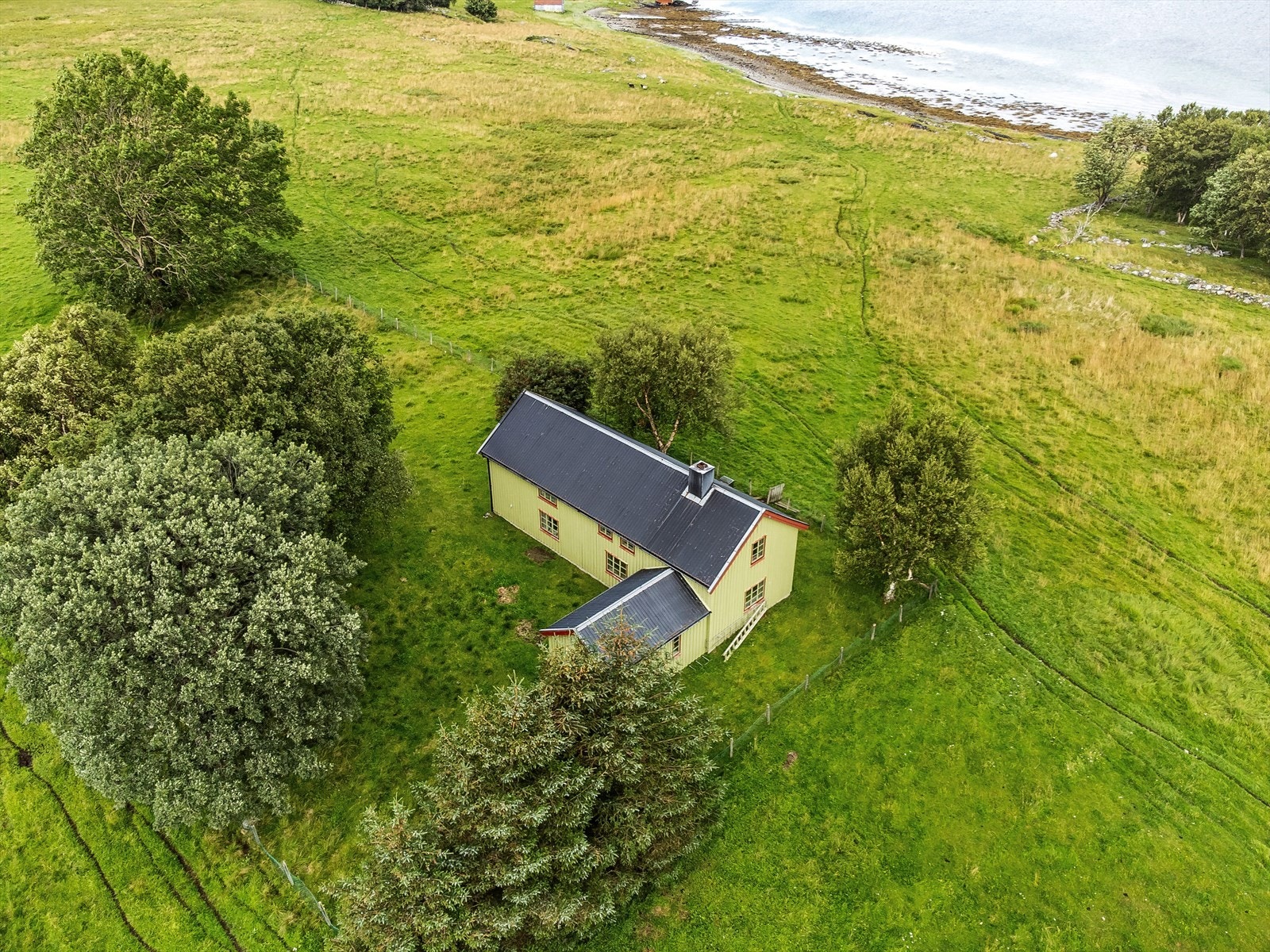 Våningshus benyttet som fritidsbolig. Opprinnelig fra ca. 1850 men påbygd i senere tid. Galleribilde