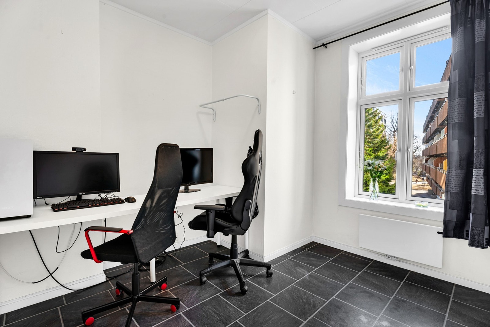 Soverom 2 kan enkelt innredes som gjesterom, kontor eller barnerom. Galleribilde