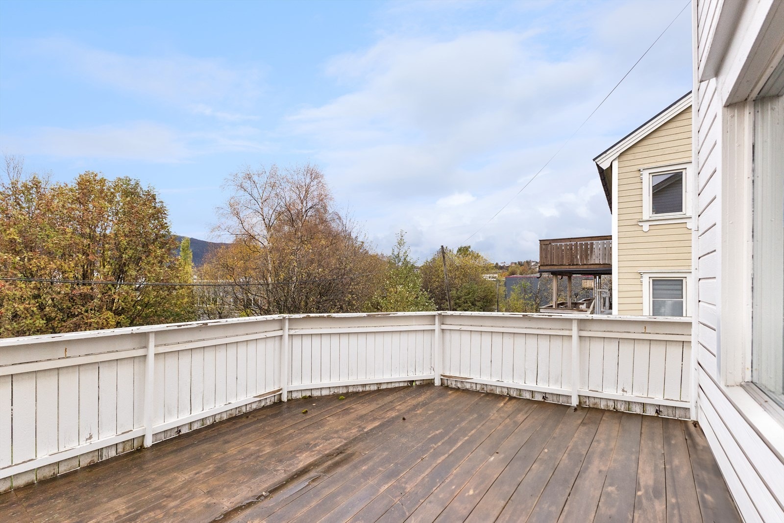 Romslig terrasse i tilknytning stue. Galleribilde