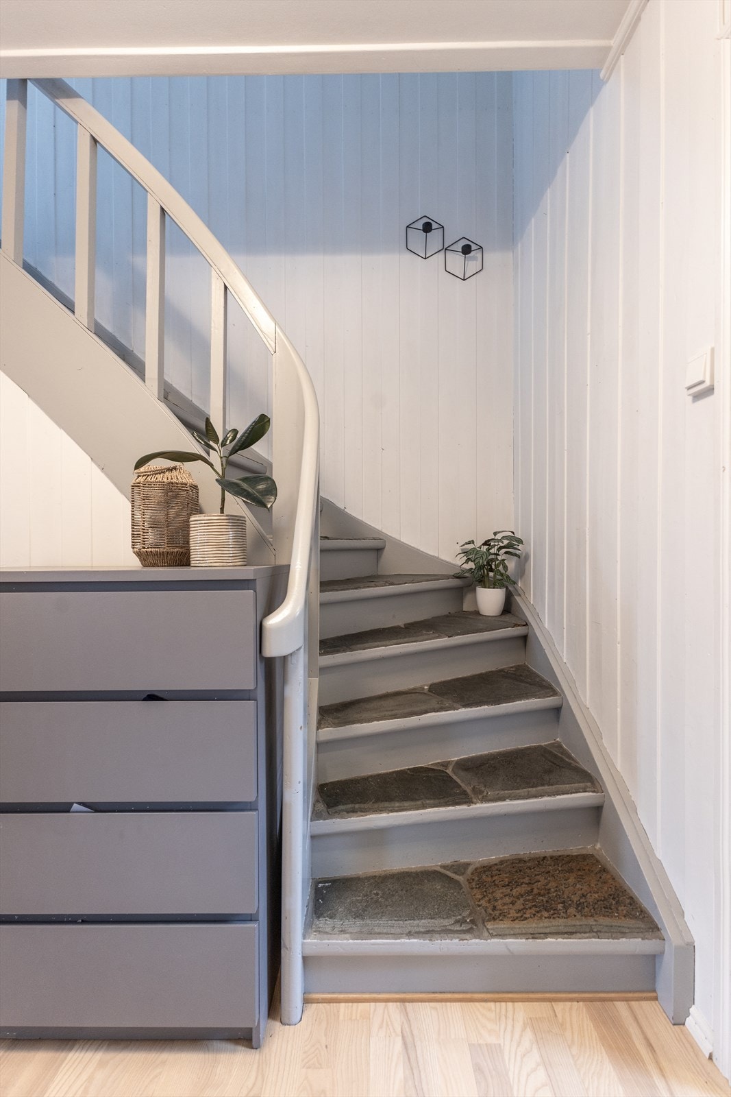 Hall og trappegang. Galleribilde