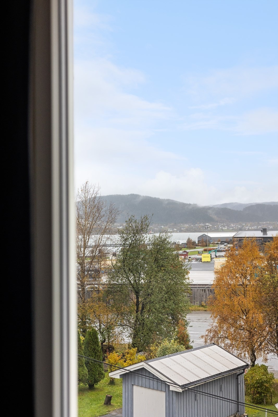 Havutsikt fra boligen, og ikke bare havgløtt som noen sier. Galleribilde