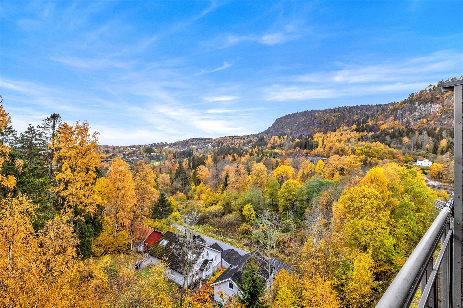Fantastisk langstrakt utsikt i høstsesongen. Galleribilde
