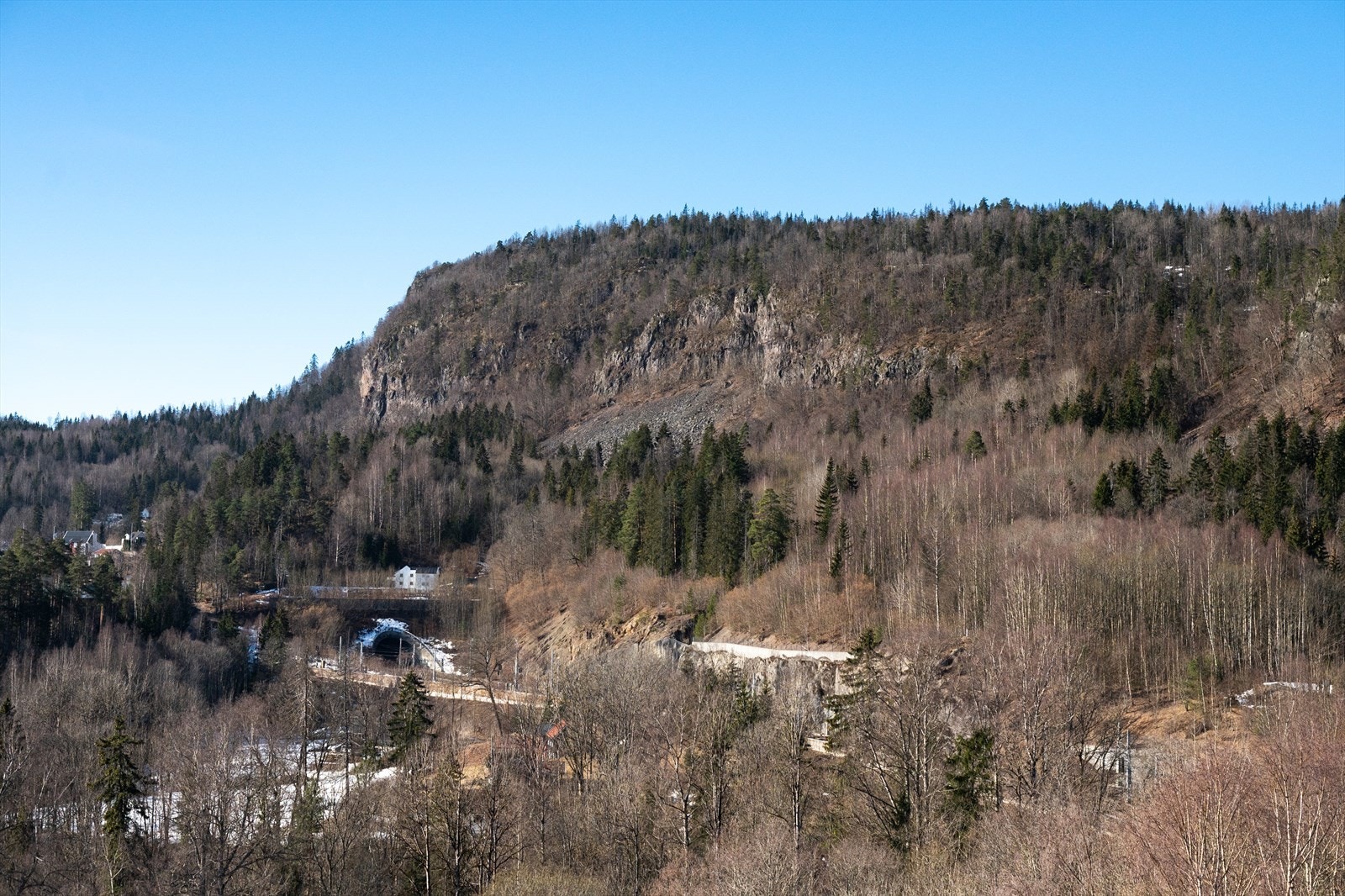 Fantastisk langstrakt utsikt på våren. Galleribilde