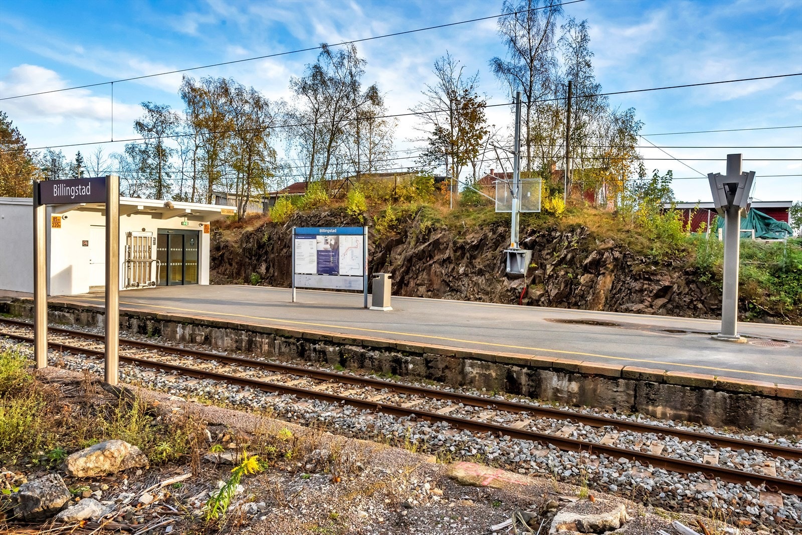 Billingstad togstasjon tar deg direkte videre til Oslo, Lillestrøm, Asker og Drammen Galleribilde