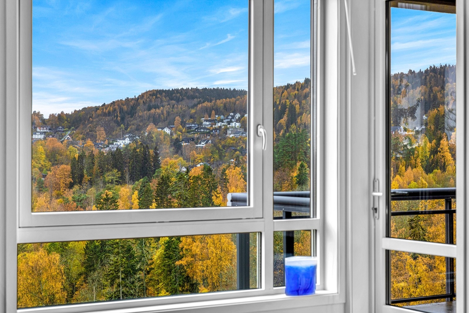 På høsten blir utsikten som et bilde fra stuevinduene. Galleribilde