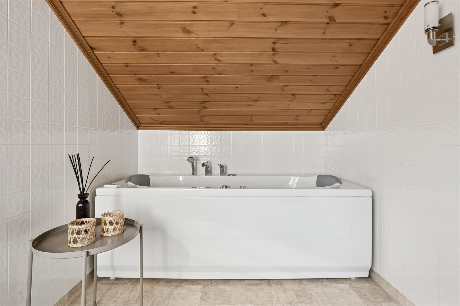 Badekar for avslapping etter en lang dag i sola på verandaen. Galleribilde