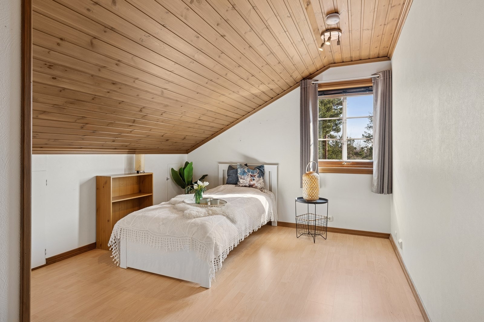 Soverom 3 med god plass til både seng og garderobe. Galleribilde