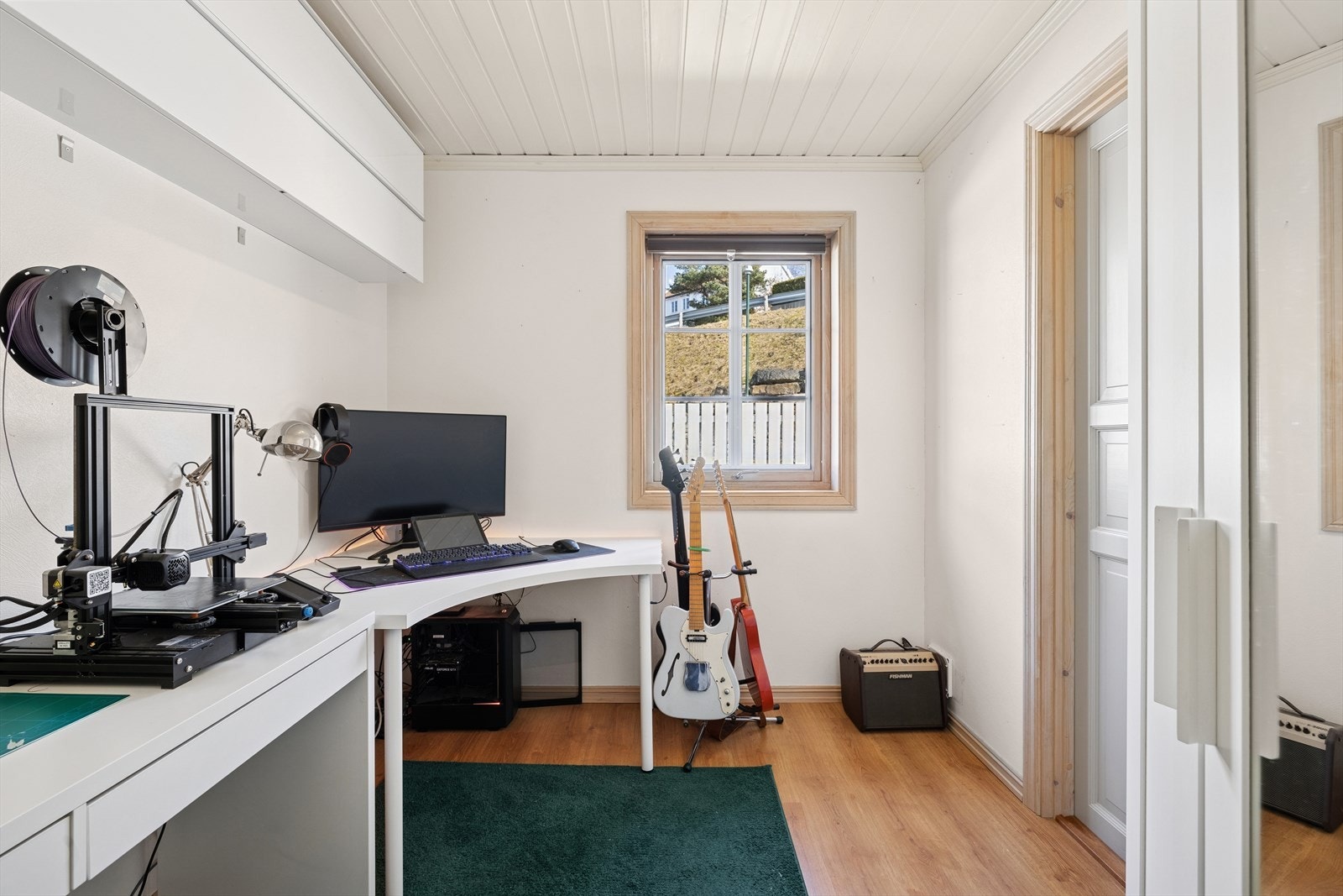 Soverom 2 er også av god størrelse, med plass til både seng eller annet møblement Galleribilde