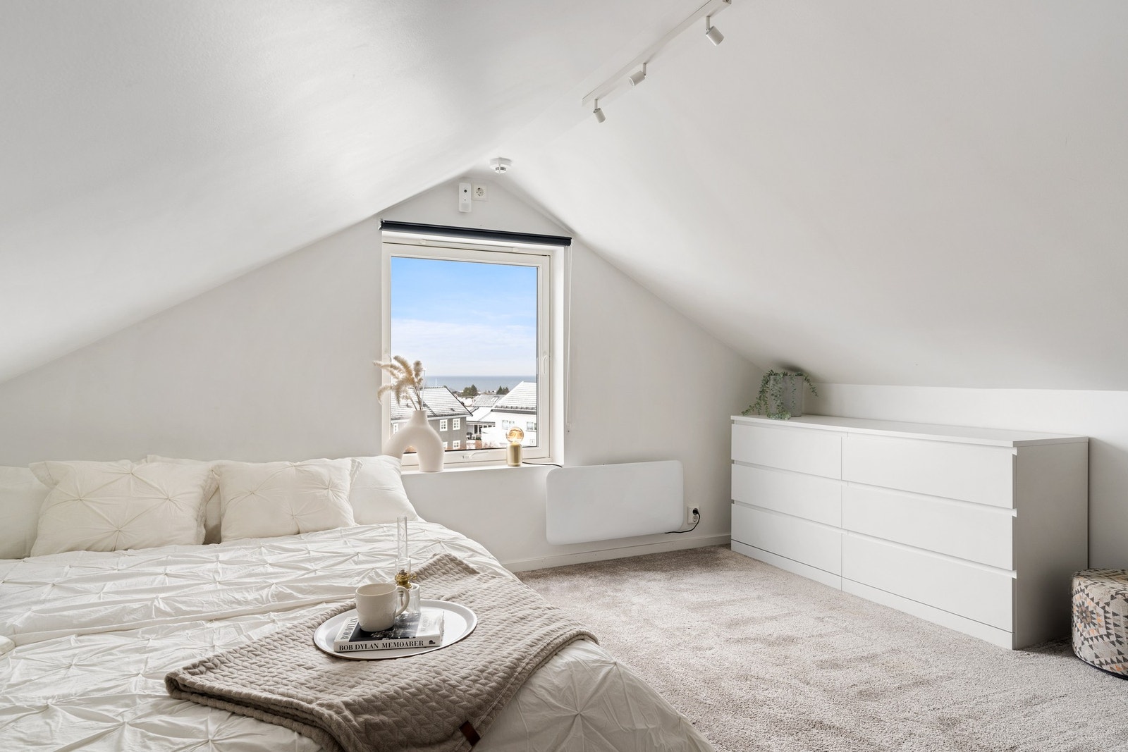 Innredet loft. (Rommet er bod-areal, og ikke byggemeldt og godkjent for varig opphold). Galleribilde
