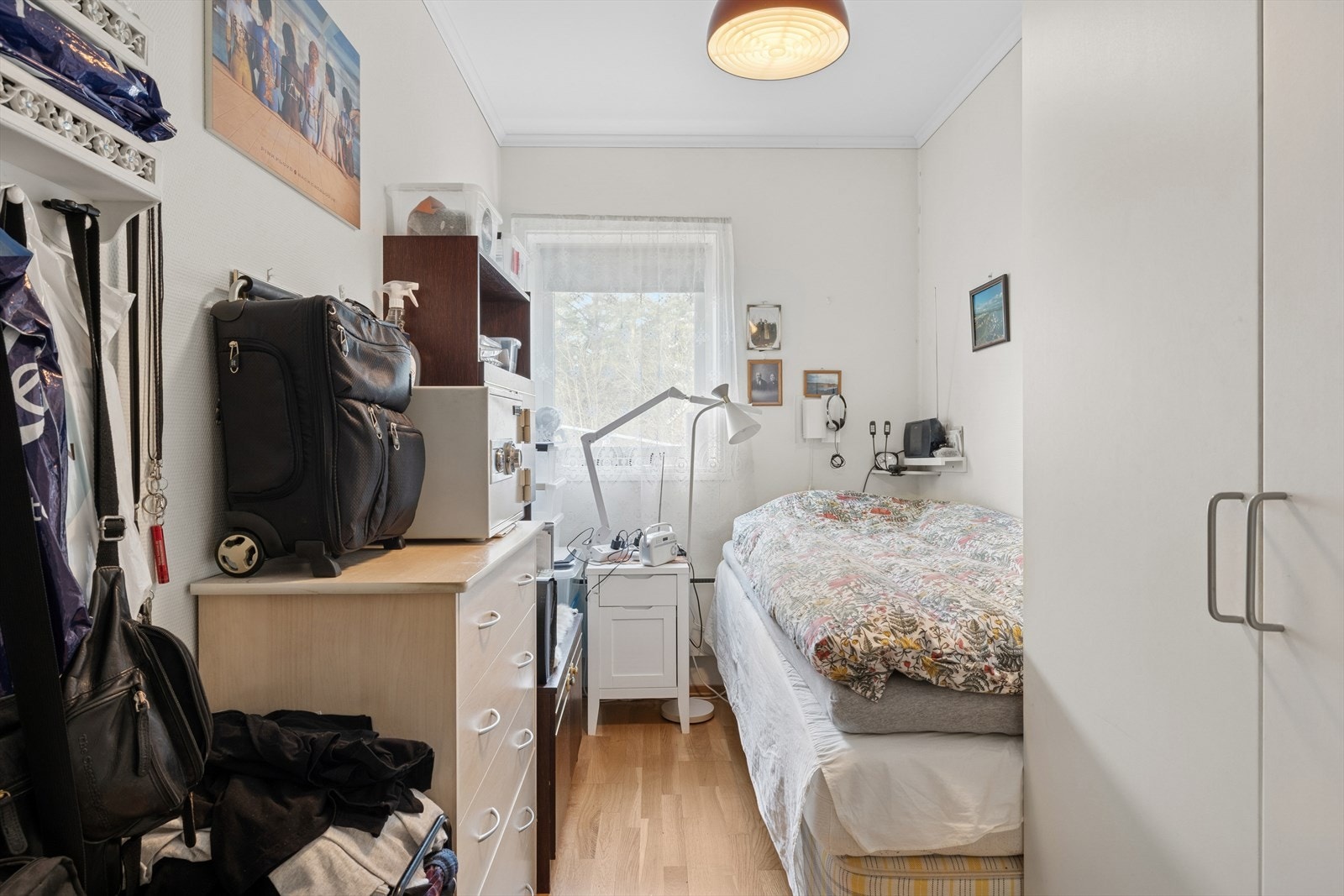 Sov 2, plass til seng, nattbord, garderobeskap og annet møblement. Galleribilde