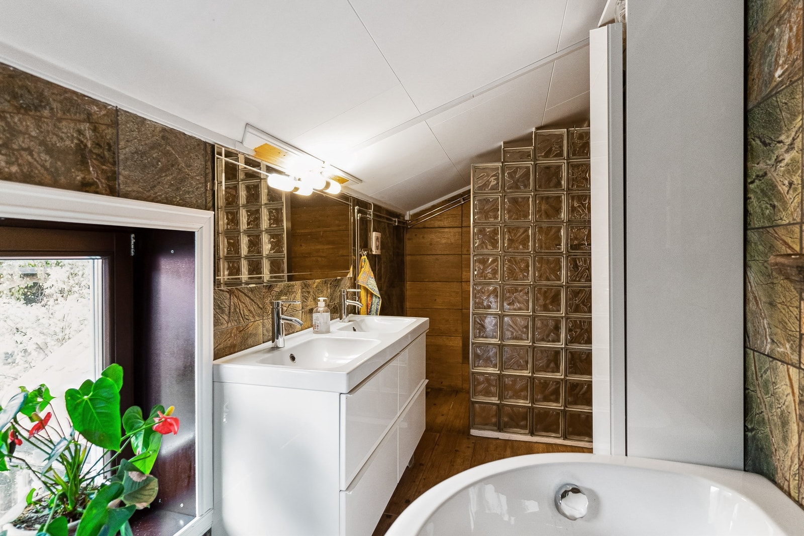 Hovedbygningen: Badet i 2. etasje. Galleribilde