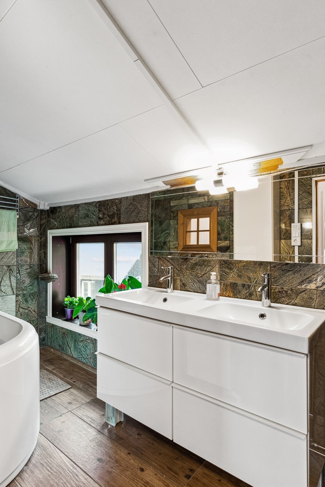 Hovedbygning: Badet i 2. etasje. Galleribilde