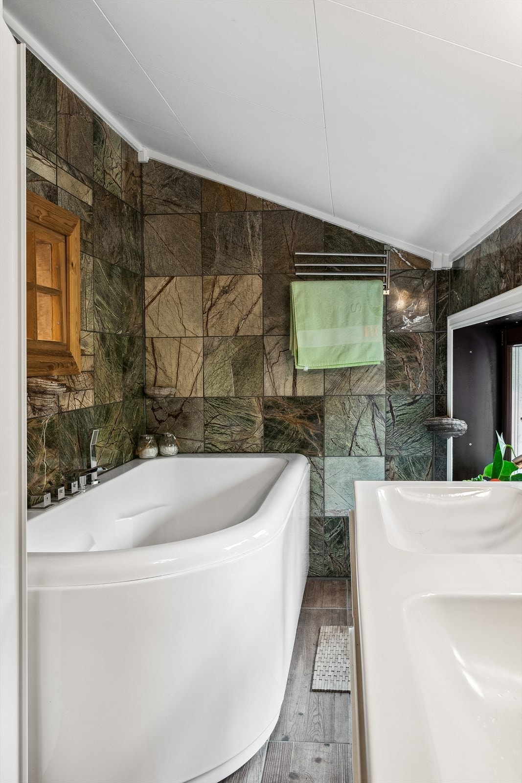 Hovedbygningen: Badet i 2. etasje. Galleribilde