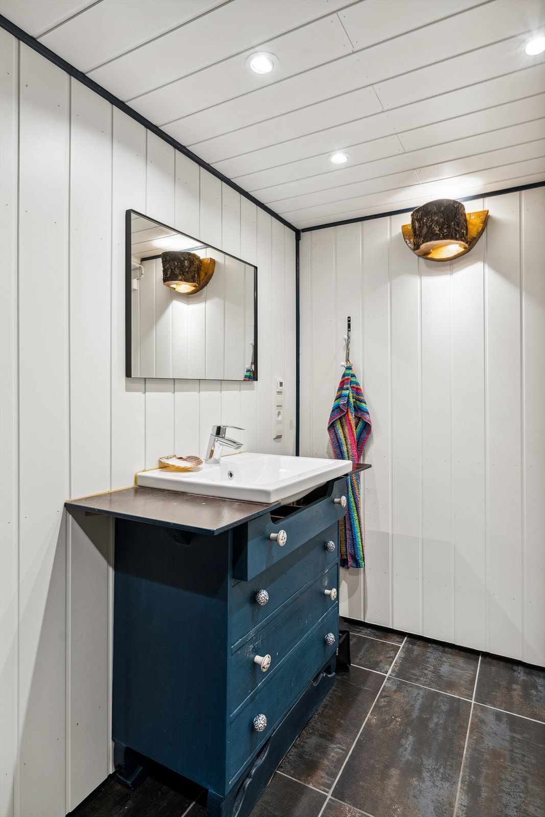 Hovedbygning: Badet i underetasje. Galleribilde