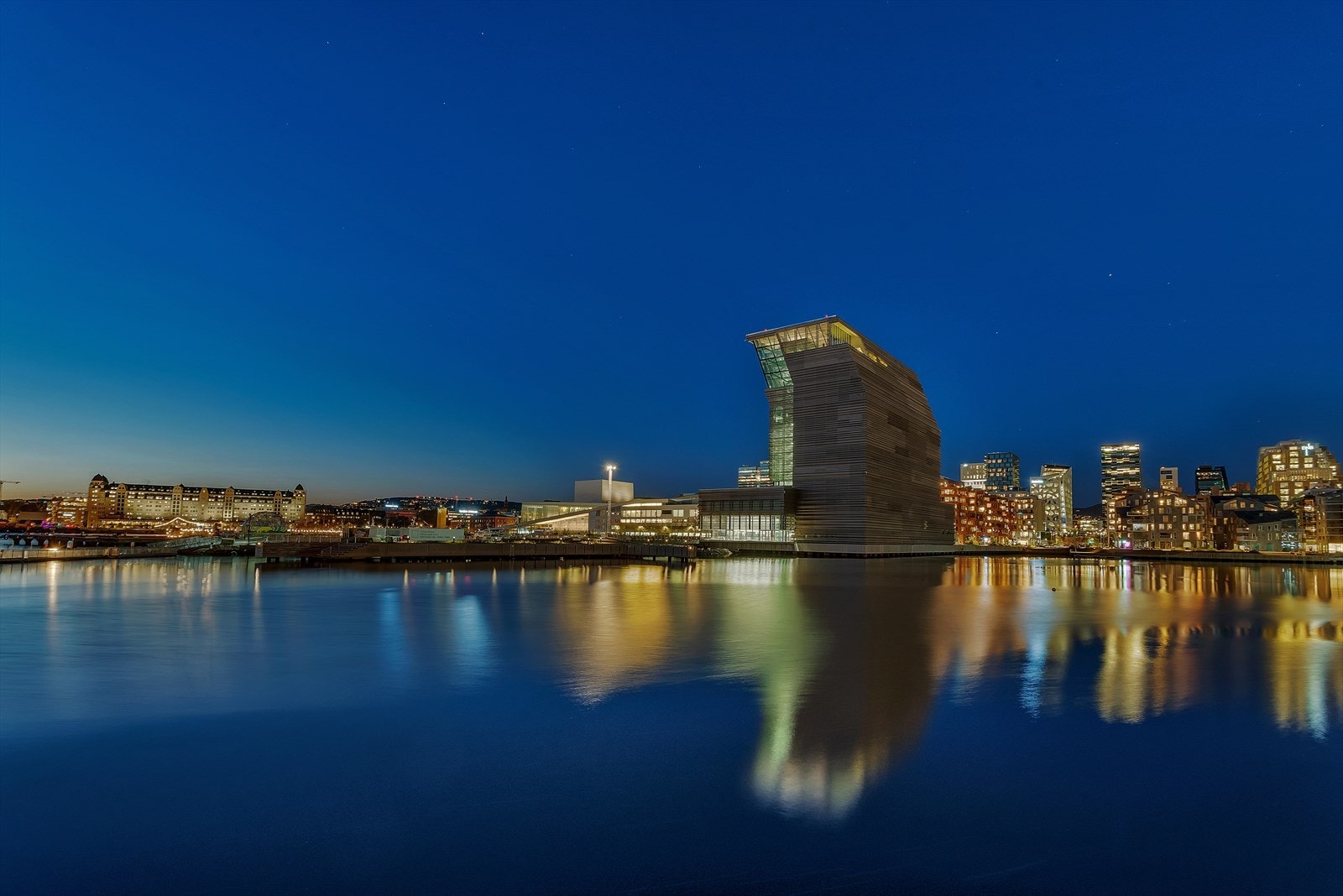 Oslo sentrum, Bjørvika og Sørenga ligger kun noen få minutters gange/sykkeltur fra leiligheten. Galleribilde