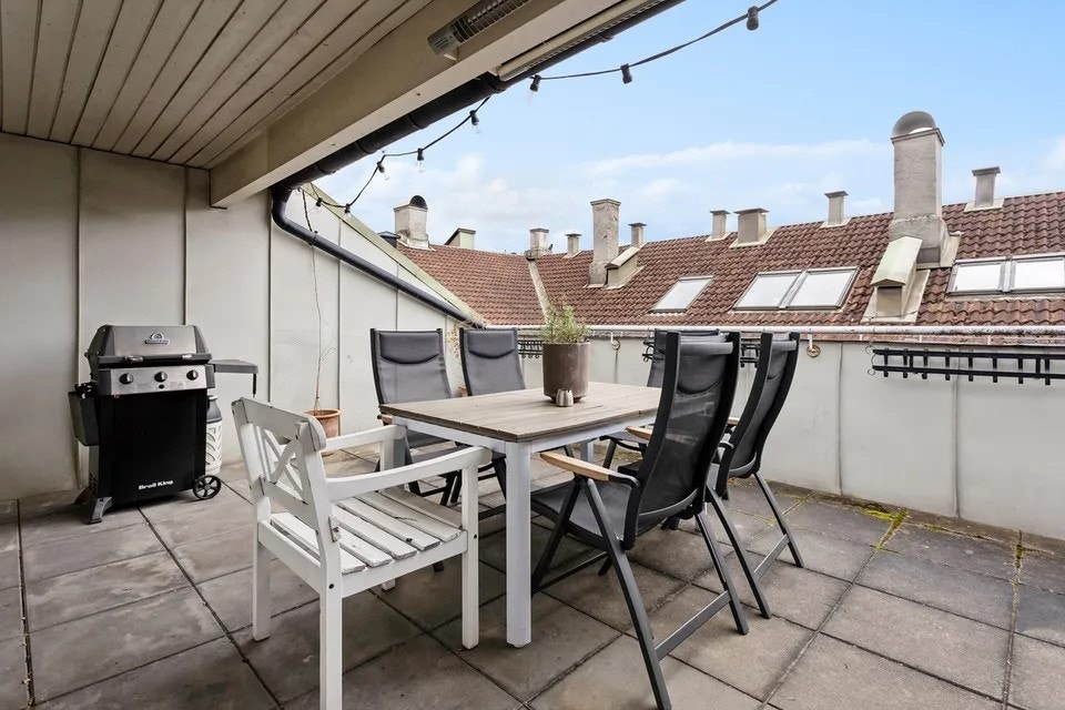 Man har også enkel tilgang til en herlig, felles takterrasse med utemøbler og grill. Galleribilde