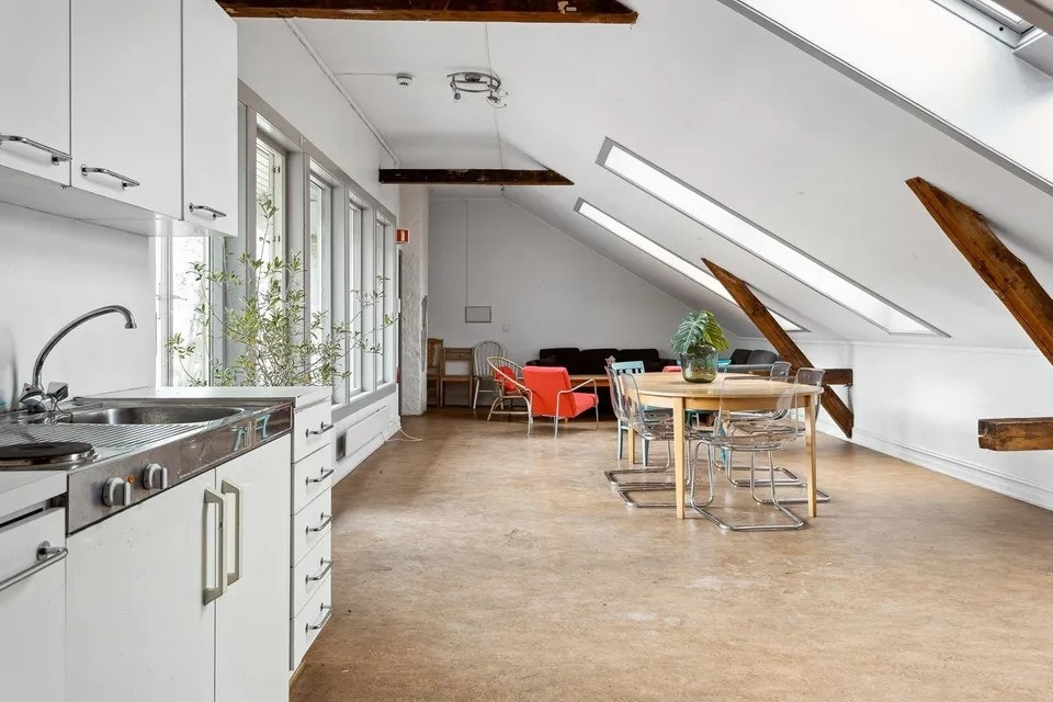 Mulighet for booke av loftsstue, som ligger i tilknytning til takterrassen. Perfekt for bursdagsfeiring etc. Galleribilde