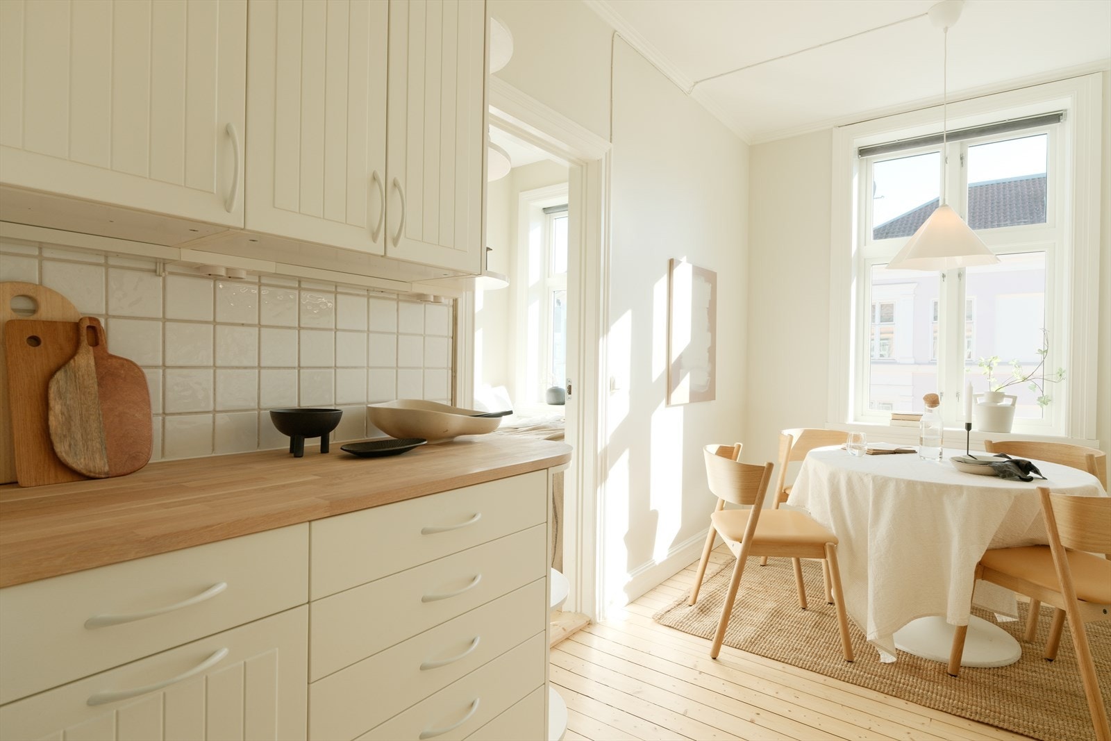 Utrolig koselig, separat kjøkken med plass til spisebord. Galleribilde