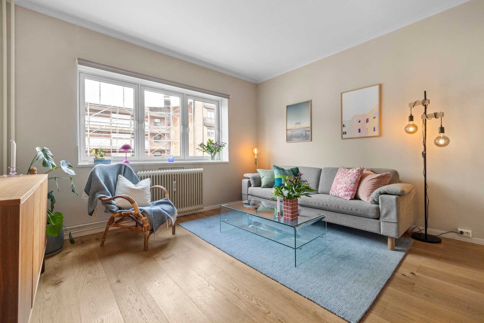 Store vindusflater bidrar til naturlig lysinnslipp Galleribilde