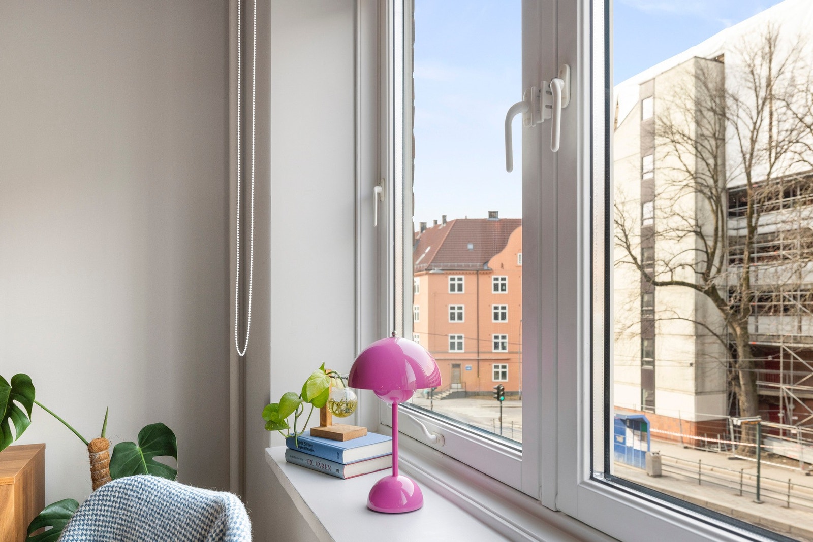 Leiligheten ligger i høy 1.etasje og har en gjennomgående planløsning Galleribilde