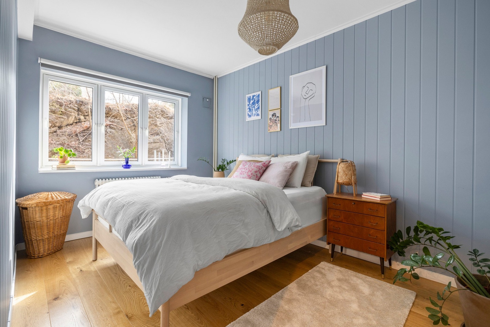 Soverom av god størrelse vendt mot bakside Galleribilde