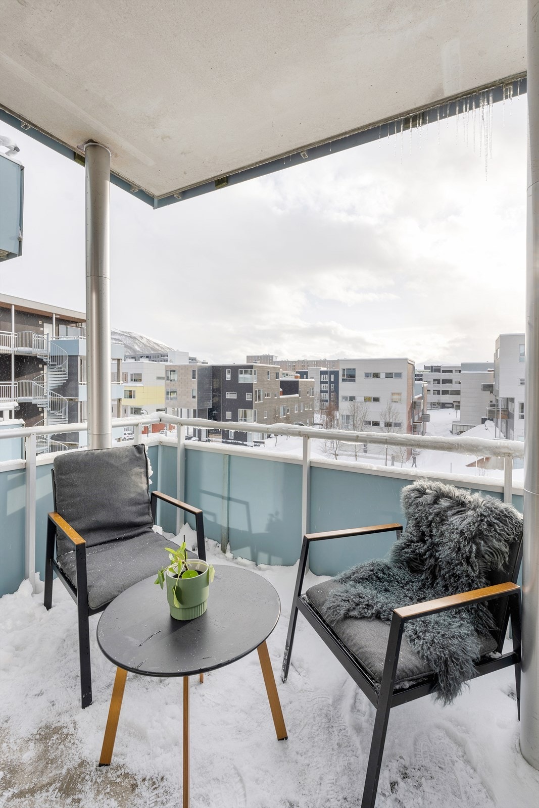 Flott sørvendt balkong med gode solforhold. Galleribilde