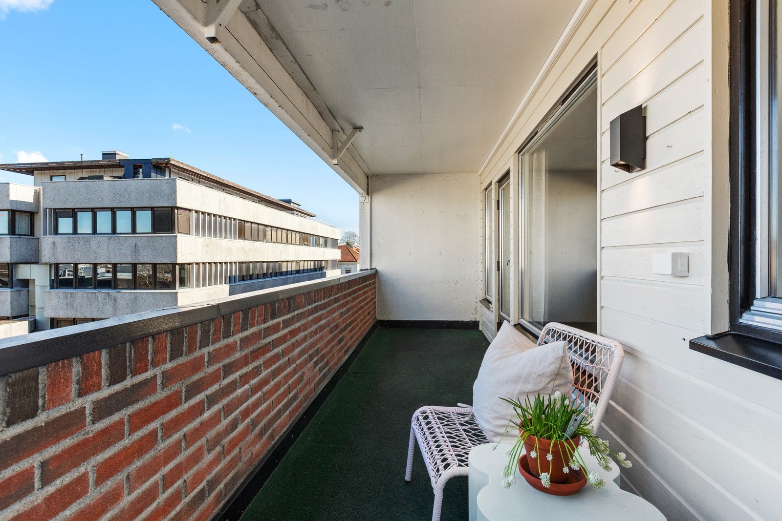 Balkongen er perfekt for lange sommerkvelder. Galleribilde