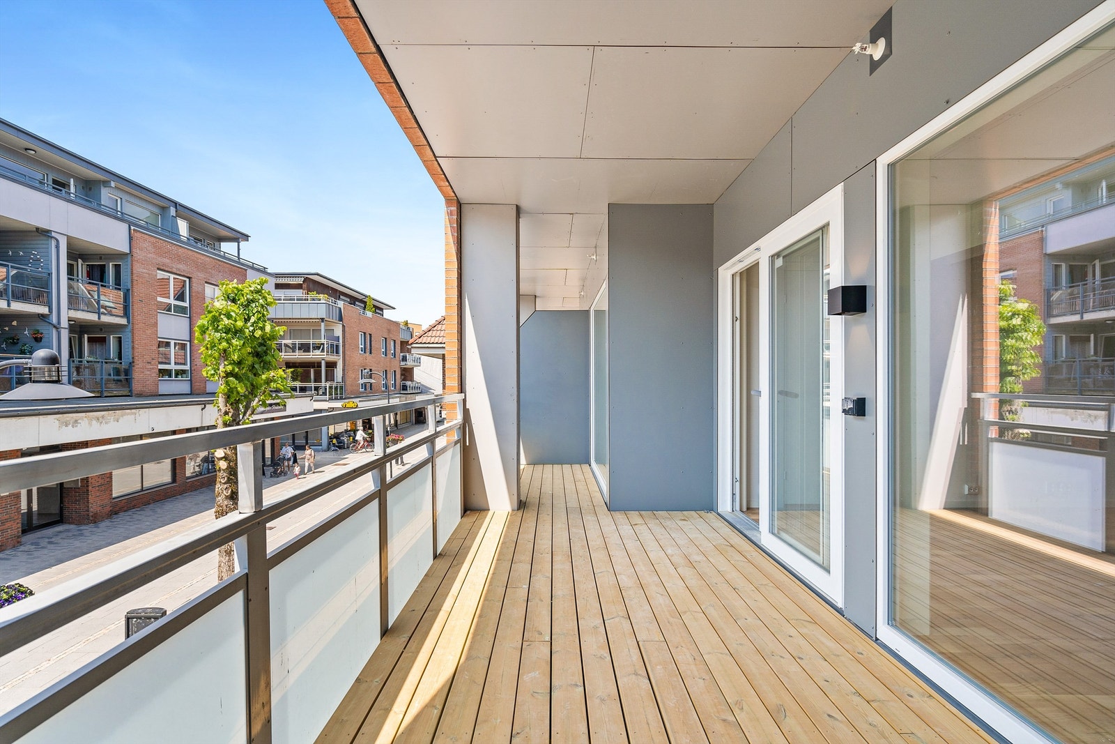 Veranda ut mot gågata Galleribilde