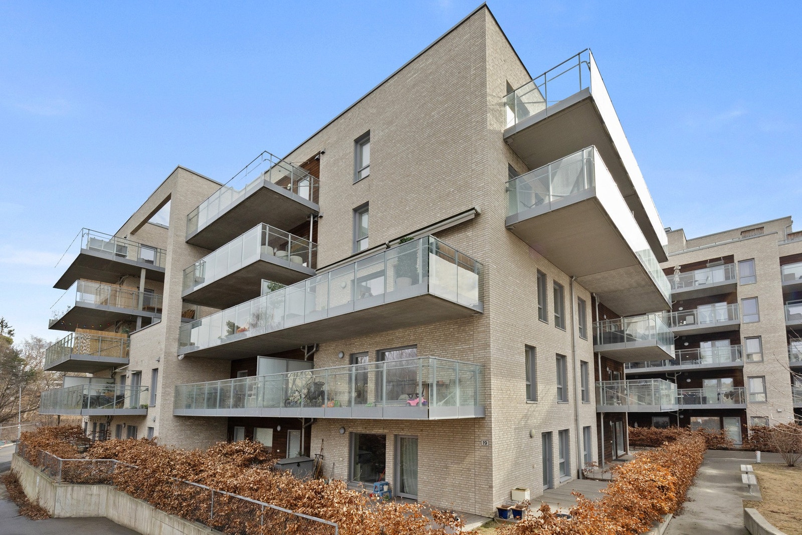 Fasade - boligen ligger i byggets 3.etasje Galleribilde