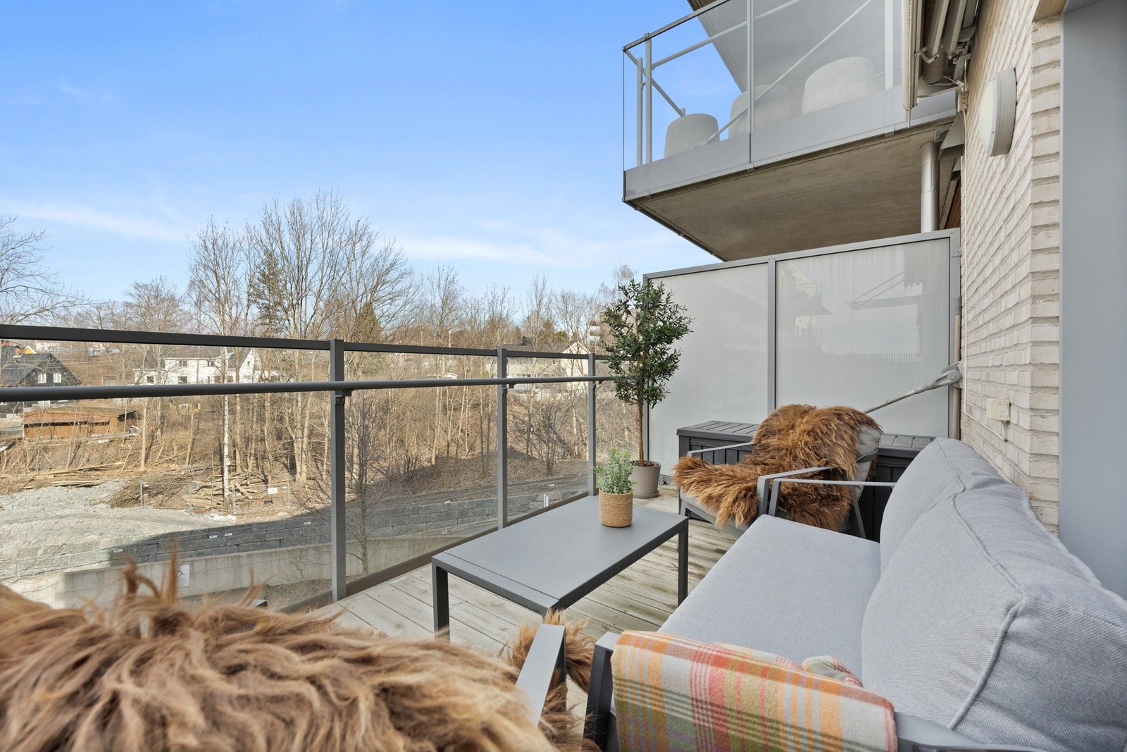 Balkongen er nordvest-vendt, så her kan du nyte ettermiddagssolen Galleribilde