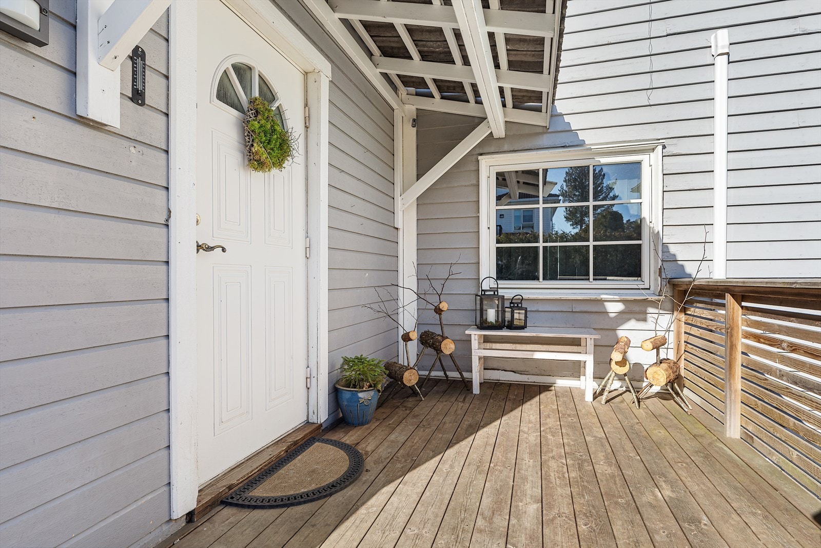 Pent inngangsparti med terrasse Galleribilde