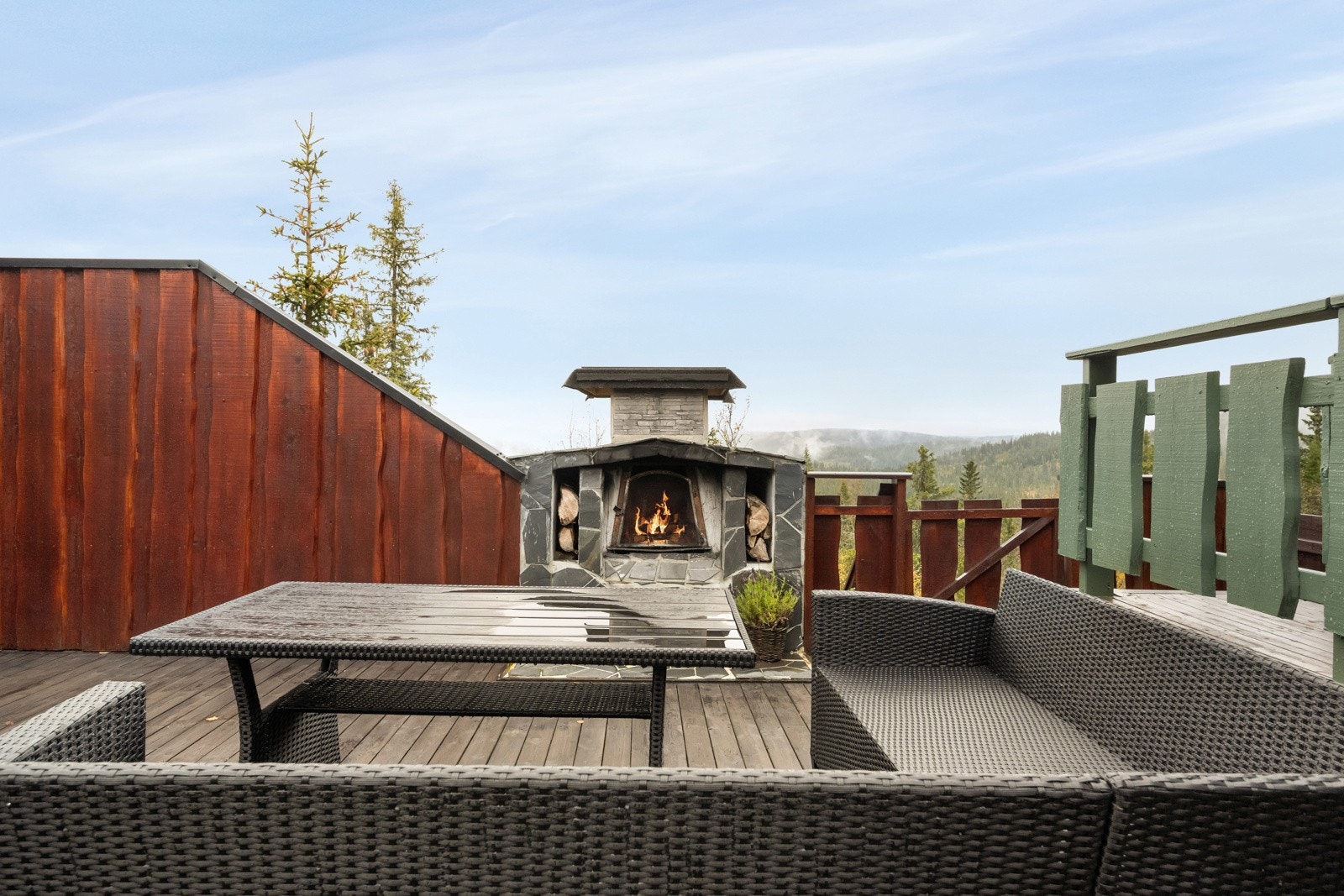 På plattingen er det ny utapeis fra 2021 Galleribilde