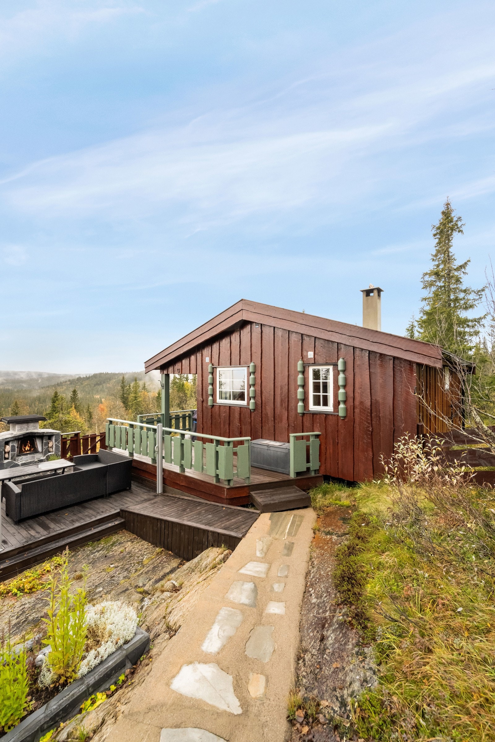 Oppbevaringsplass under hytta, enkel adkomst fra utsiden via låst dør. Galleribilde