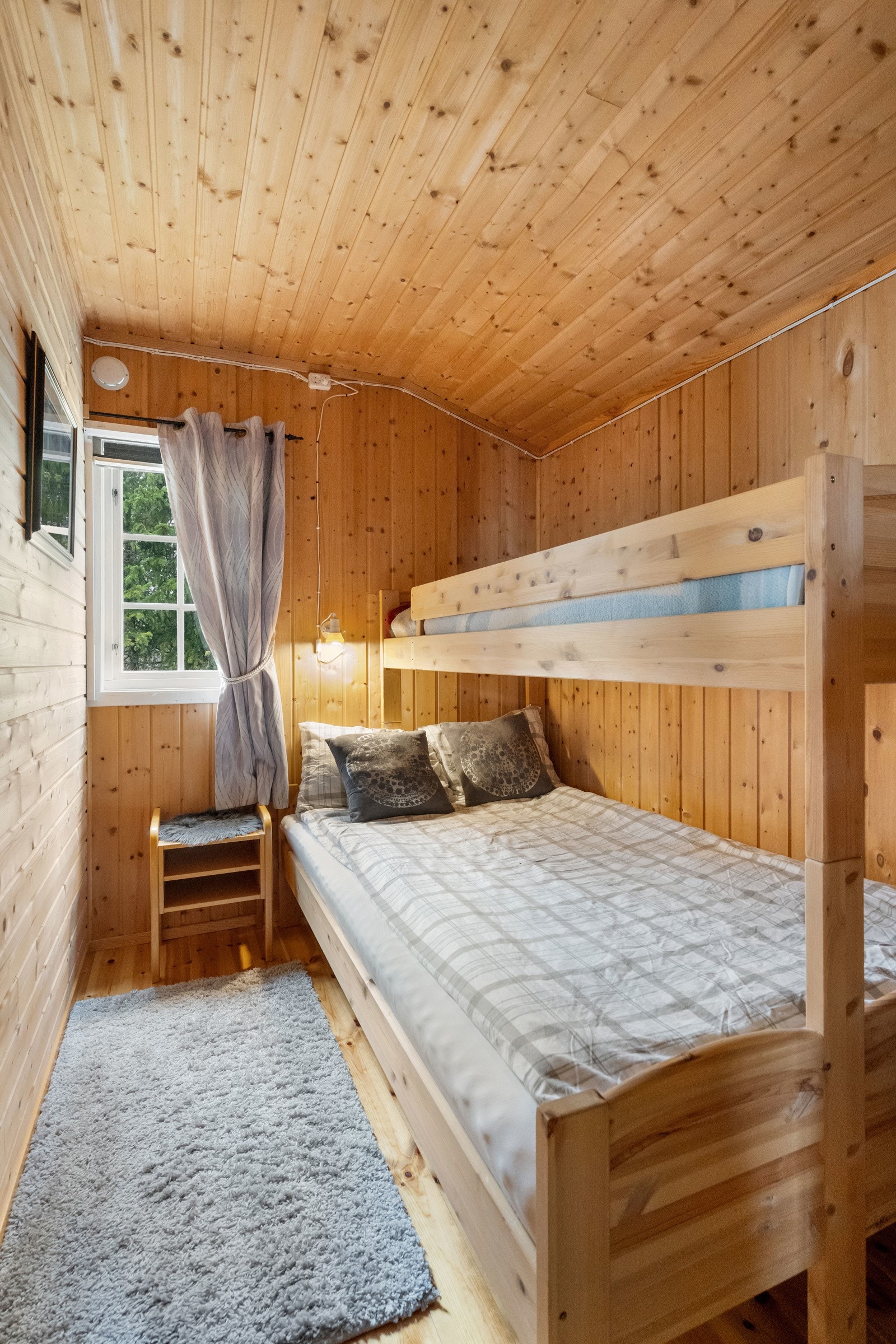 Soverom II med familiekøye Galleribilde