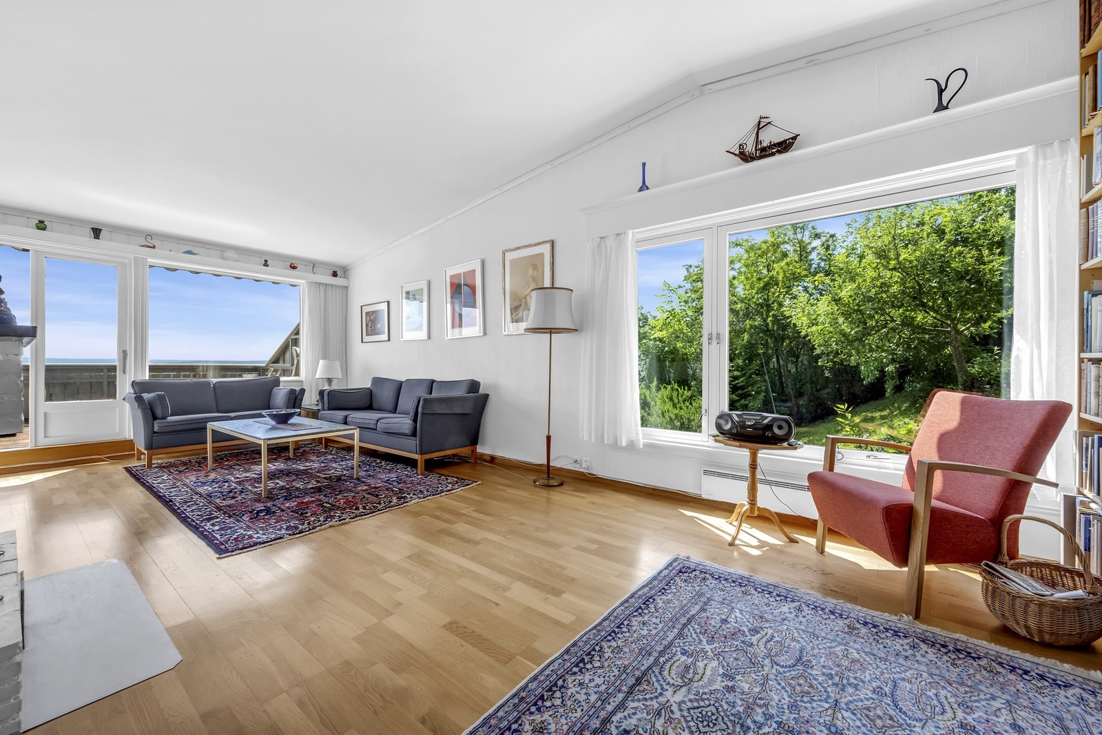 Boligen har noe oppussingsbehov, og er et meget godt utgangspunkt for dere som ønsker å sette deres eget preg på hjemmet Galleribilde