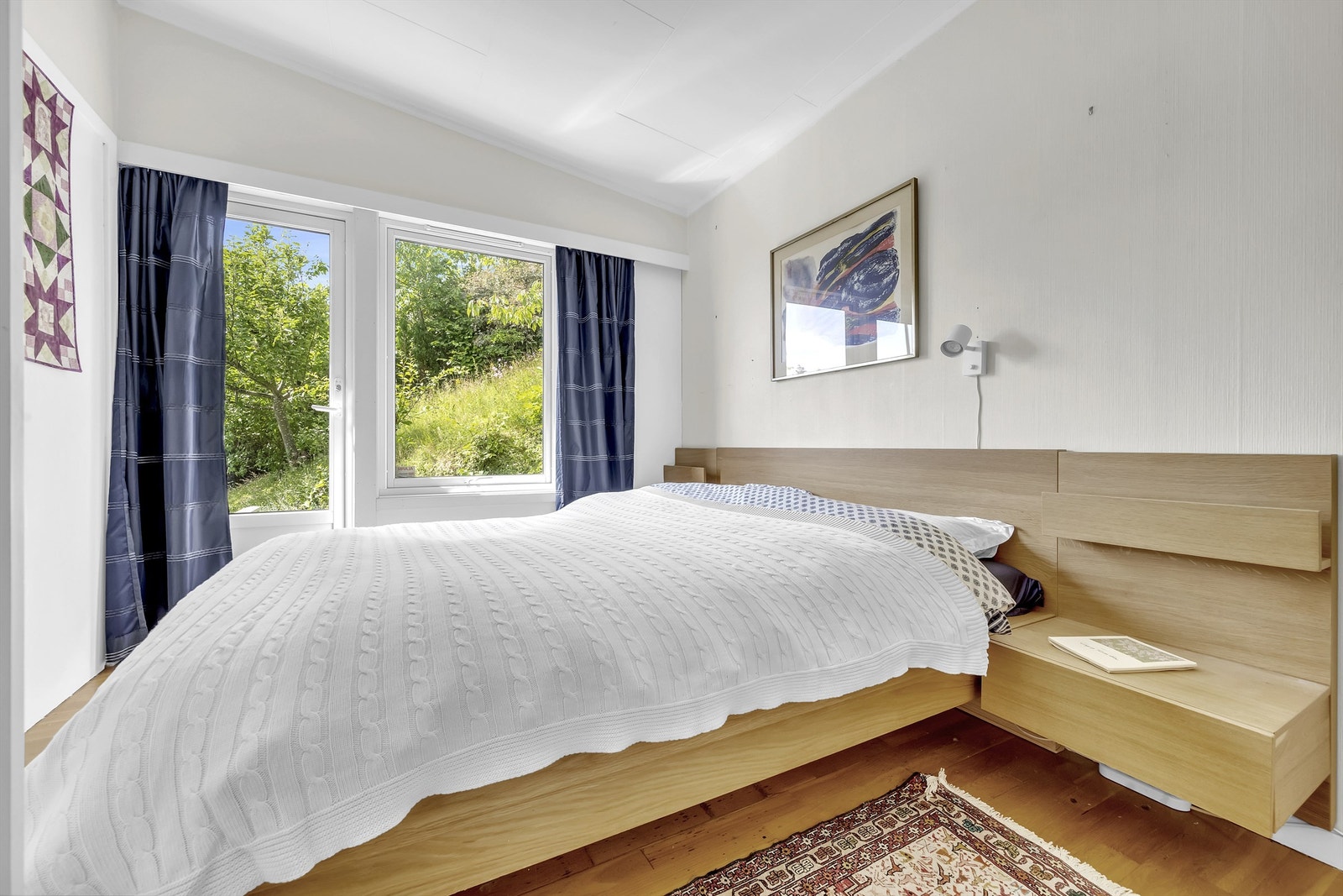 Rommet er opprinnelig byggemeldt som brensel/tørkerom og er ikke godkjent til varig opphold. Rommet er også utvidet uten at det finnes dokumentasjon på dette. Galleribilde